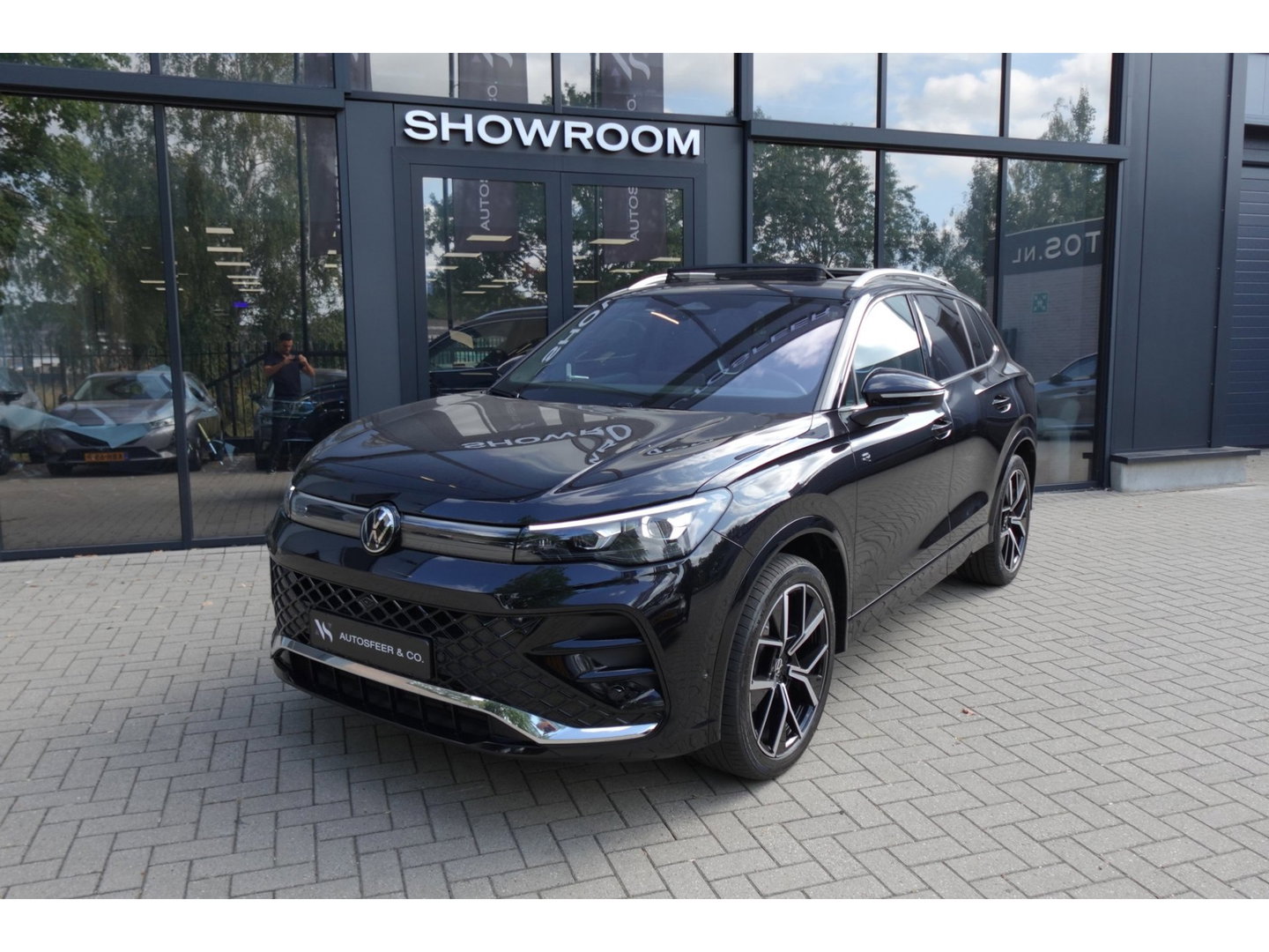 Volkswagen Tiguan 1.5 eTSI R-Line Business PANO KEYLESS H&K