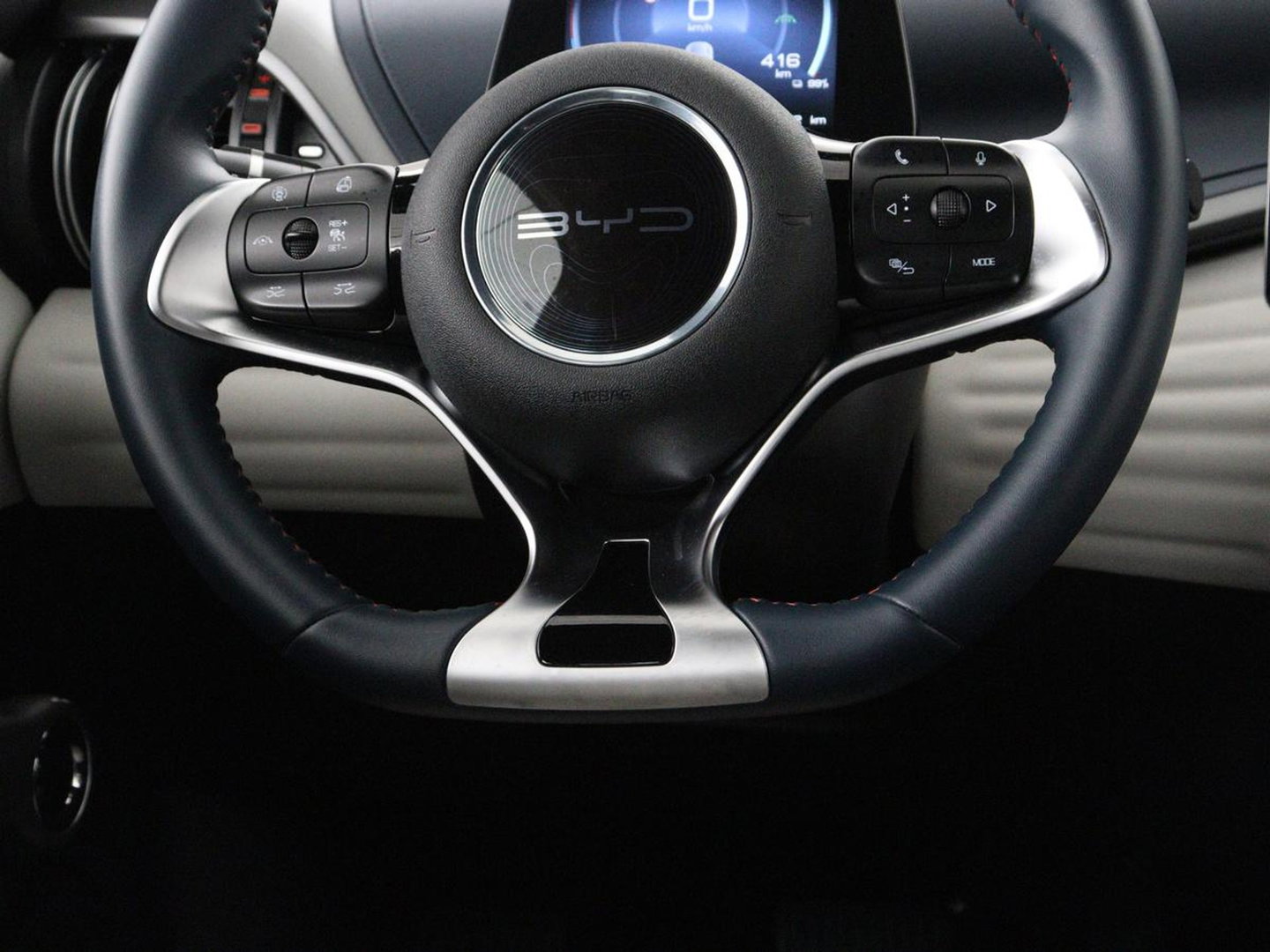 BYD ATTO 3 Comfort 60 kWh | Warmtepomp | 92.5% SOH | 3-Fase | Panoramadak | Adaptive cruise | 360 camera | DAB+ | Carplay | Dodehoek detectie | Leder
