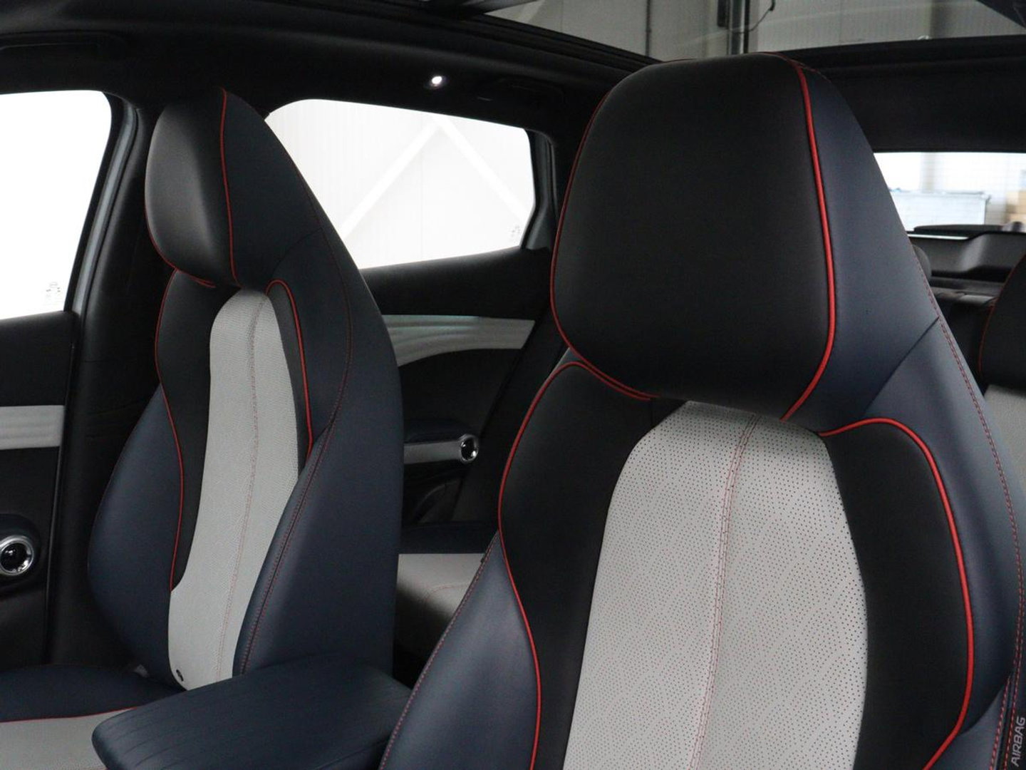 BYD ATTO 3 Comfort 60 kWh | Warmtepomp | 92.5% SOH | 3-Fase | Panoramadak | Adaptive cruise | 360 camera | DAB+ | Carplay | Dodehoek detectie | Leder