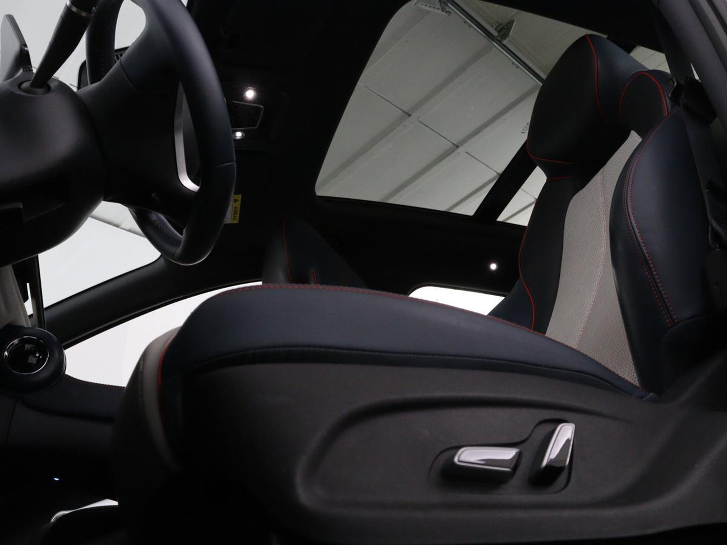 BYD ATTO 3 Comfort 60 kWh | Warmtepomp | 92.5% SOH | 3-Fase | Panoramadak | Adaptive cruise | 360 camera | DAB+ | Carplay | Dodehoek detectie | Leder