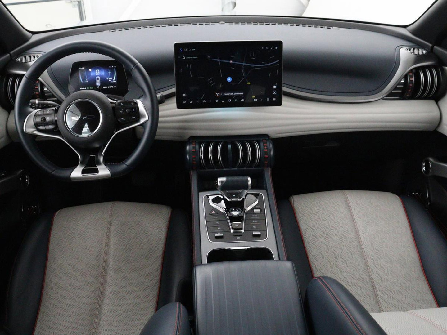 BYD ATTO 3 Comfort 60 kWh | Warmtepomp | 92.5% SOH | 3-Fase | Panoramadak | Adaptive cruise | 360 camera | DAB+ | Carplay | Dodehoek detectie | Leder