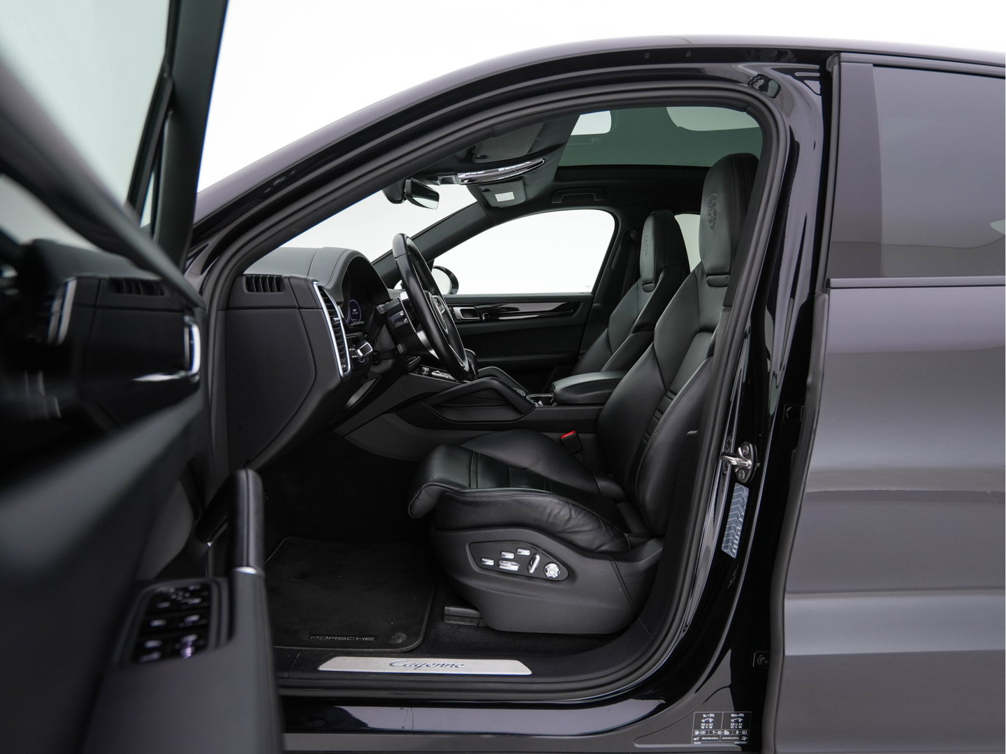 Porsche Cayenne 3.0 E-Hybrid (Plug-in) (INCL.BTW) *PANO | HEAD-UP | LEATHER | ADAPTIVE-CRUISE | FULL-LED | TOP-VIEW | BOSE-SOUND | MEMORY-PACK | SPORT-CHRONO | HEATED-COMFORTSEATS | KEYLESS | NAVI-FULLMAP | PRIVACY-GLASS |  22''AL