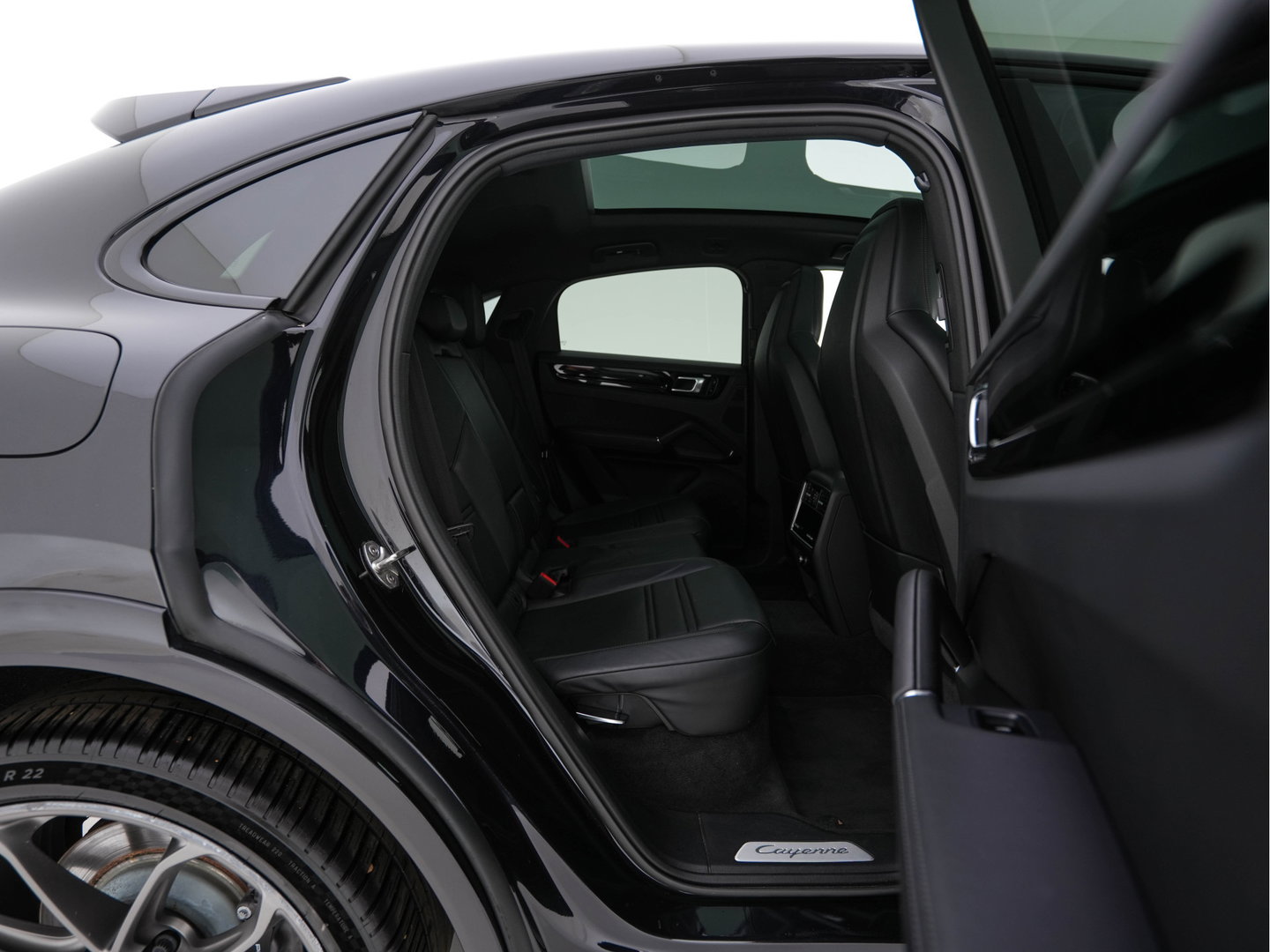 Porsche Cayenne 3.0 E-Hybrid (Plug-in) (INCL.BTW) *PANO | HEAD-UP | LEATHER | ADAPTIVE-CRUISE | FULL-LED | TOP-VIEW | BOSE-SOUND | MEMORY-PACK | SPORT-CHRONO | HEATED-COMFORTSEATS | KEYLESS | NAVI-FULLMAP | PRIVACY-GLASS |  22''AL