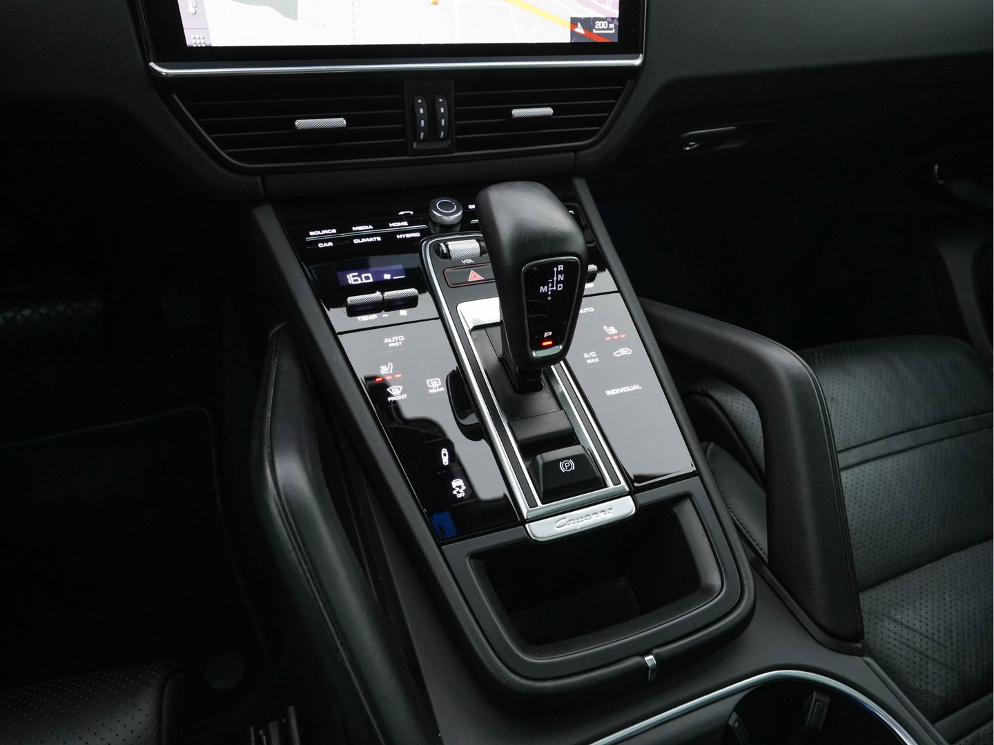 Porsche Cayenne 3.0 E-Hybrid (Plug-in) (INCL.BTW) *PANO | HEAD-UP | LEATHER | ADAPTIVE-CRUISE | FULL-LED | TOP-VIEW | BOSE-SOUND | MEMORY-PACK | SPORT-CHRONO | HEATED-COMFORTSEATS | KEYLESS | NAVI-FULLMAP | PRIVACY-GLASS |  22''AL