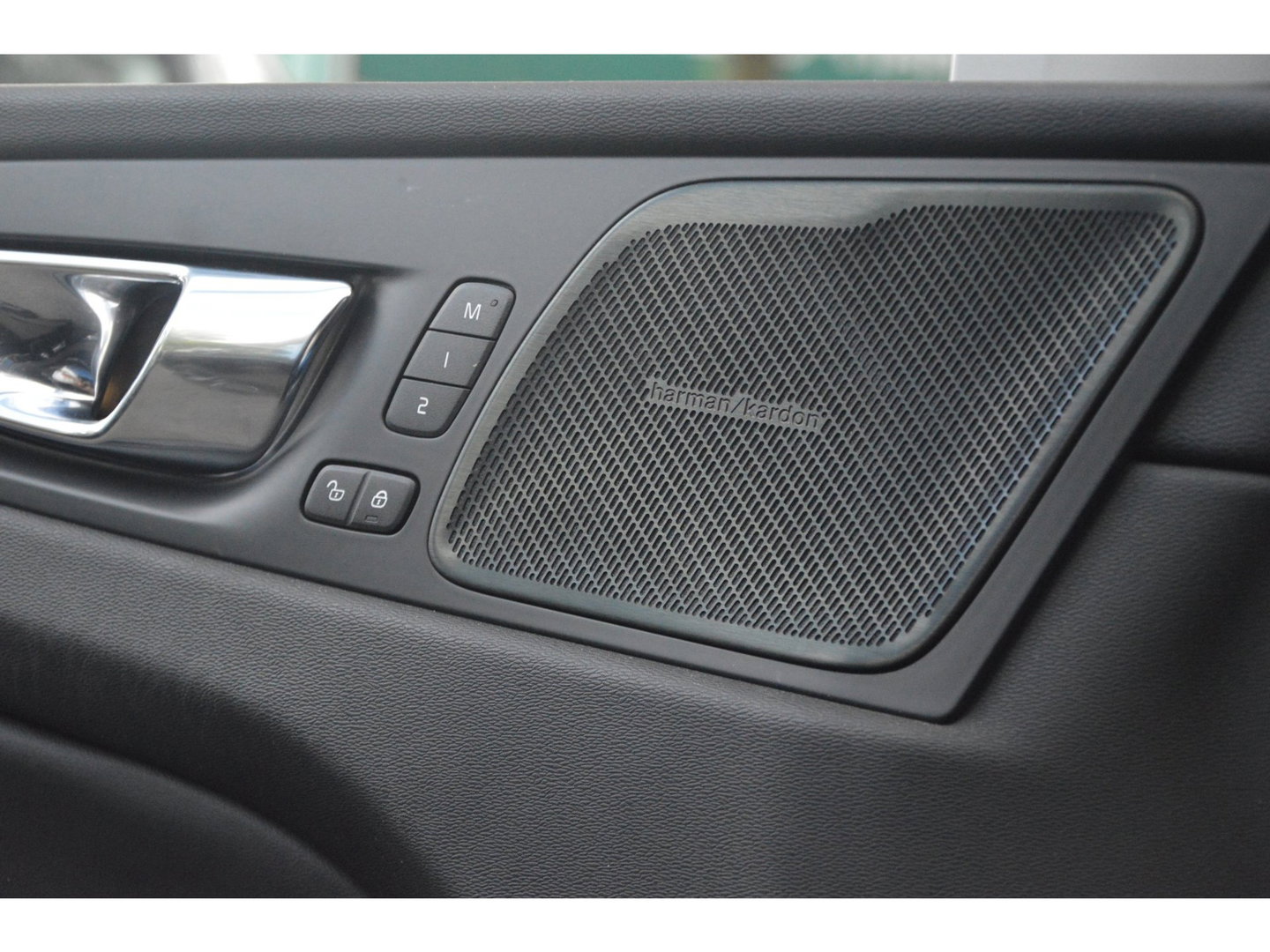 Volvo XC60 T8 Hybride AWD R-Design | Geventileerde stoelen | Panoramadak | Harman/Kardon | 360° Camera | BLIS |