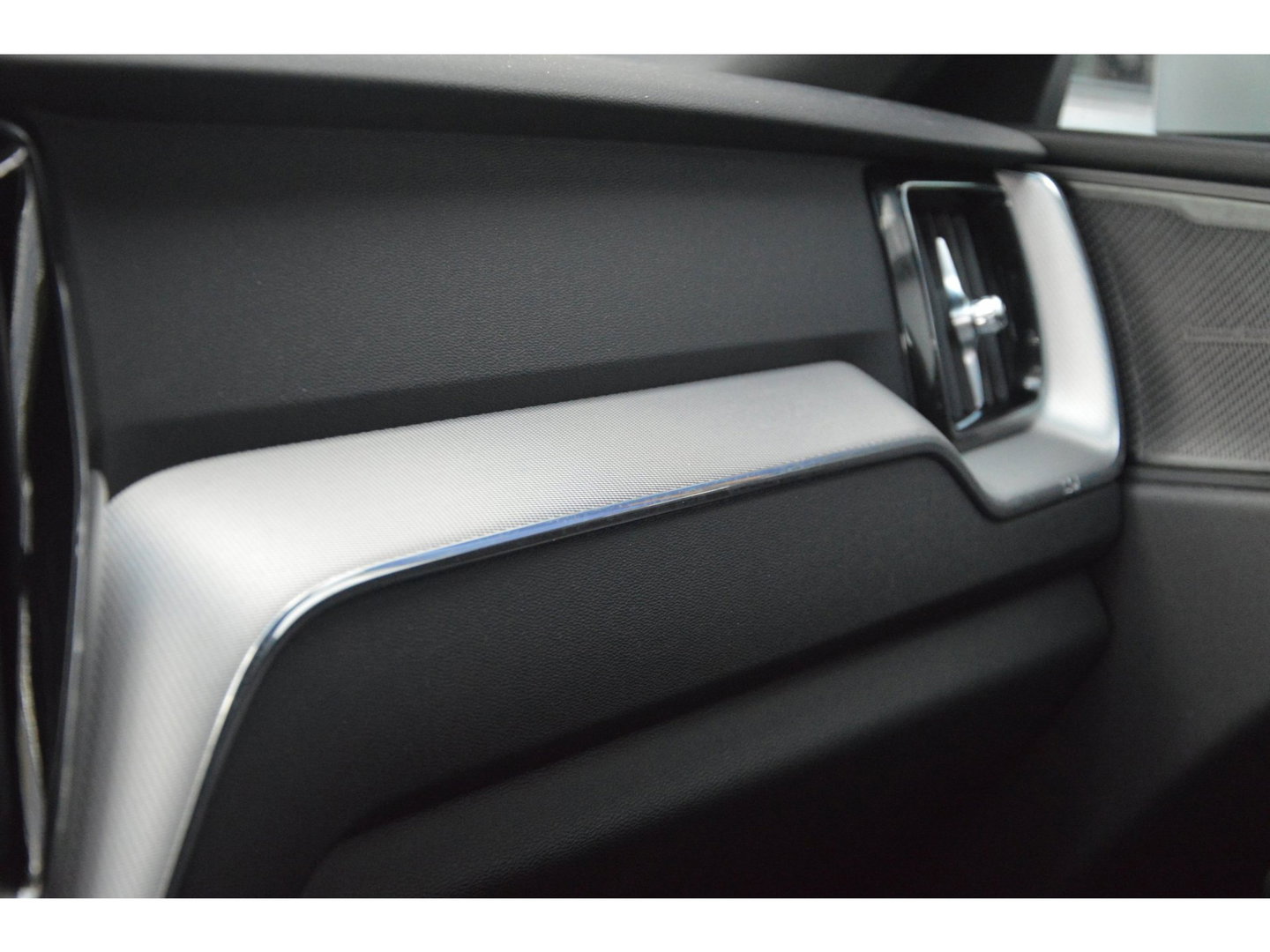 Volvo XC60 T8 Hybride AWD R-Design | Geventileerde stoelen | Panoramadak | Harman/Kardon | 360° Camera | BLIS |