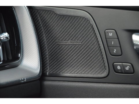 Volvo XC60 T8 Hybride AWD R-Design | Geventileerde stoelen | Panoramadak | Harman/Kardon | 360° Camera | BLIS |