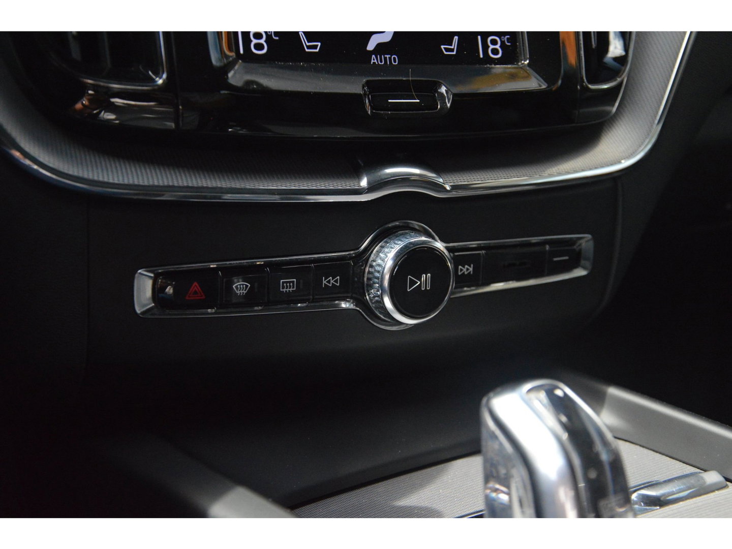 Volvo XC60 T8 Hybride AWD R-Design | Geventileerde stoelen | Panoramadak | Harman/Kardon | 360° Camera | BLIS |