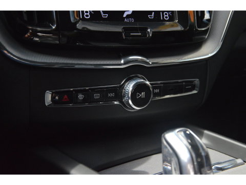 Volvo XC60 T8 Hybride AWD R-Design | Geventileerde stoelen | Panoramadak | Harman/Kardon | 360° Camera | BLIS |