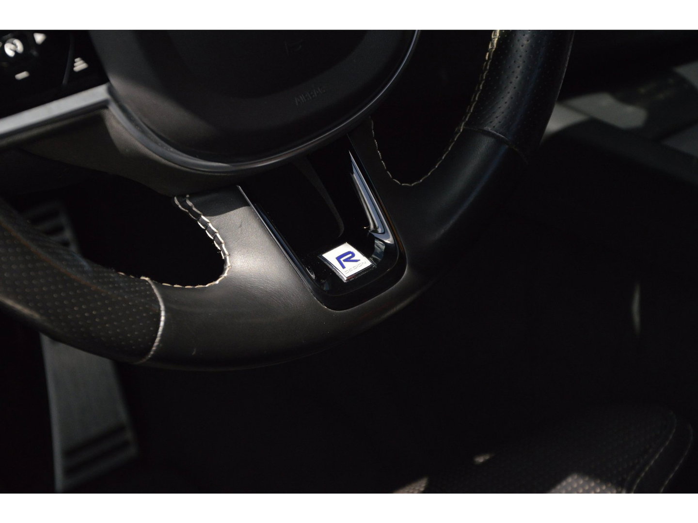 Volvo XC60 T8 Hybride AWD R-Design | Geventileerde stoelen | Panoramadak | Harman/Kardon | 360° Camera | BLIS |