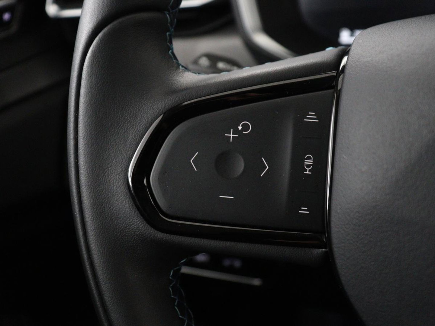 Lynk & Co 01 1.5 | SOH 97.3% |Panoramadak | 360 camera | Memory | SOH 97.3% |Panoramadak | 360 camera | Memory | Adaptive cruise | Stoelverwarming | Carplay | Climate control | Dodehoek detectie | Infinity sound |