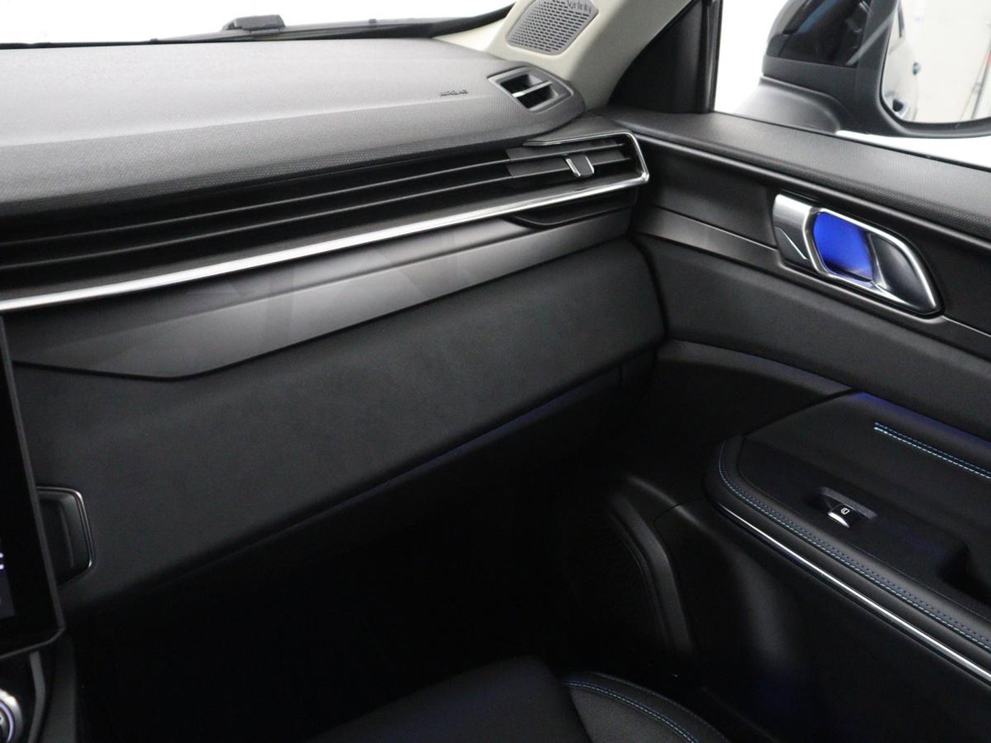 Lynk & Co 01 1.5 | SOH 97.3% |Panoramadak | 360 camera | Memory | SOH 97.3% |Panoramadak | 360 camera | Memory | Adaptive cruise | Stoelverwarming | Carplay | Climate control | Dodehoek detectie | Infinity sound |
