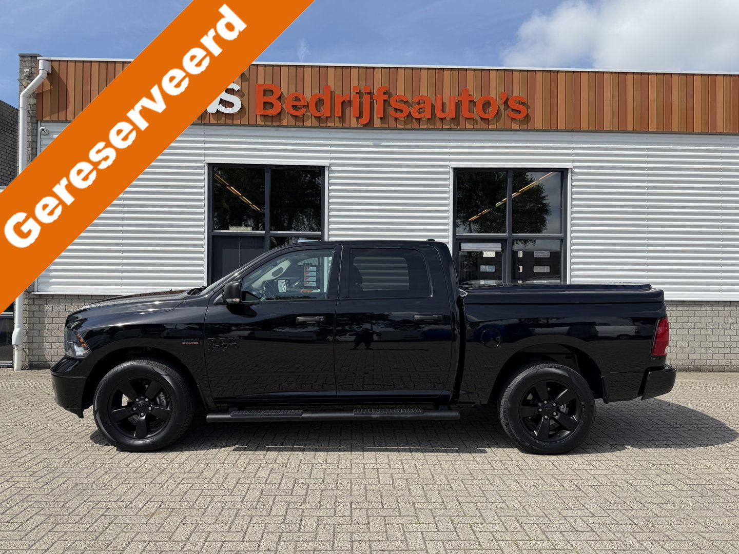 Dodge Ram Pick-Up 1500 5.7 V8 4x4 Crew Cab 5'7 Longhorn / vaste prijs rijklaar € 39.950 ex btw / euro 6 / lease vanaf € 652 / airco / cruise / navigatie / prins lpg / leer / trekhaak 3500 kg !