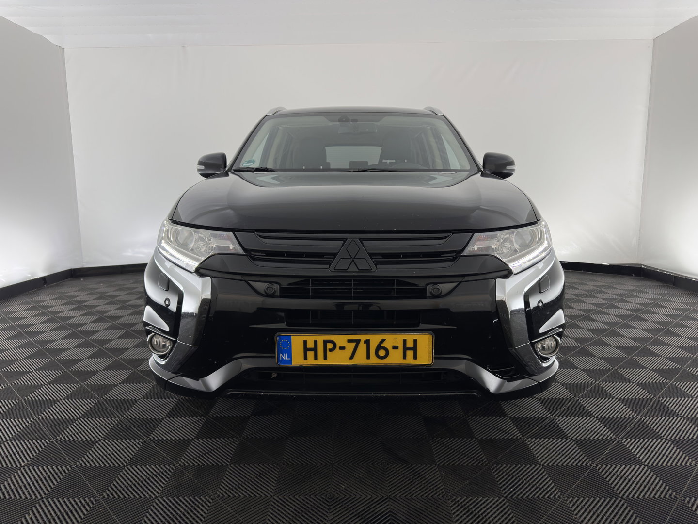 Mitsubishi Outlander 2.0 PHEV Executive Edition Aut. *LEATHER-MICROFIBRE | NAVI-FULLMAP | KEYLESS | HEATED-COMFORTSEATS | ECC | SHIFTPADDLES | PDC | CRUISE | PRIVACY-GLASS | TOWBAR | 18''ALU*