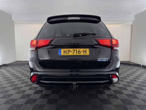 Mitsubishi Outlander 2.0 PHEV Executive Edition Aut. *LEATHER-MICROFIBRE | NAVI-FULLMAP | KEYLESS | HEATED-COMFORTSEATS | ECC | SHIFTPADDLES | PDC | CRUISE | PRIVACY-GLASS | TOWBAR | 18''ALU*
