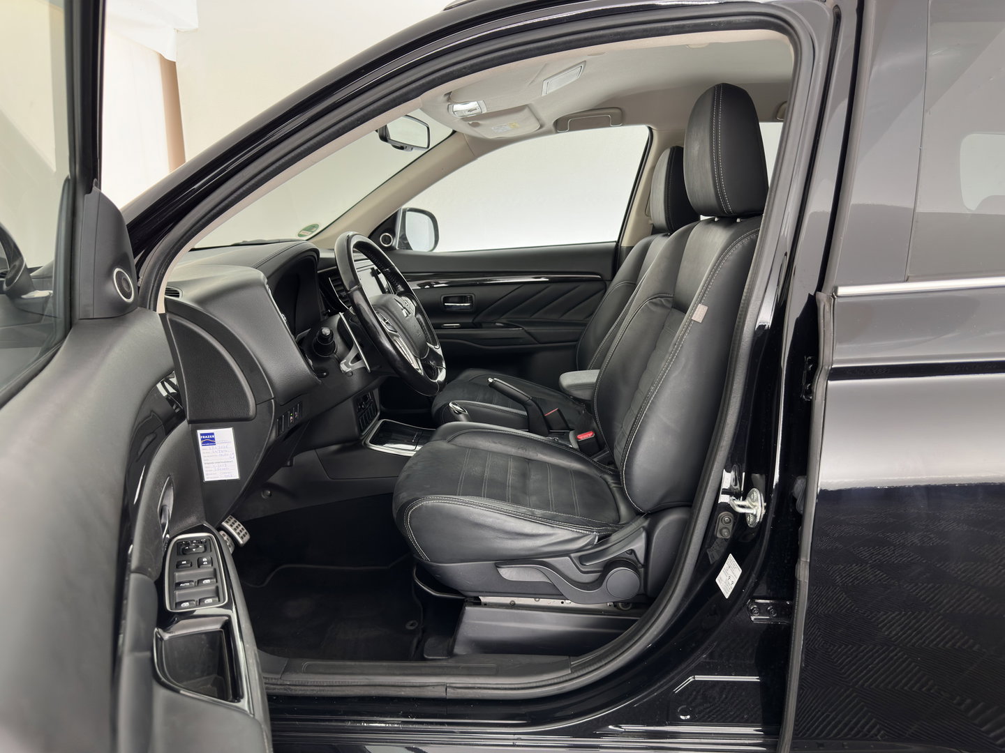 Mitsubishi Outlander 2.0 PHEV Executive Edition Aut. *LEATHER-MICROFIBRE | NAVI-FULLMAP | KEYLESS | HEATED-COMFORTSEATS | ECC | SHIFTPADDLES | PDC | CRUISE | PRIVACY-GLASS | TOWBAR | 18''ALU*