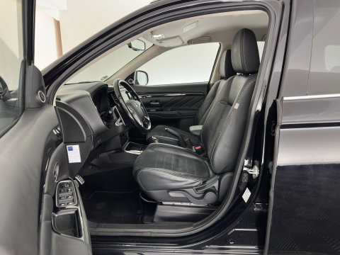 Mitsubishi Outlander 2.0 PHEV Executive Edition Aut. *LEATHER-MICROFIBRE | NAVI-FULLMAP | KEYLESS | HEATED-COMFORTSEATS | ECC | SHIFTPADDLES | PDC | CRUISE | PRIVACY-GLASS | TOWBAR | 18''ALU*