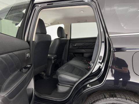 Mitsubishi Outlander 2.0 PHEV Executive Edition Aut. *LEATHER-MICROFIBRE | NAVI-FULLMAP | KEYLESS | HEATED-COMFORTSEATS | ECC | SHIFTPADDLES | PDC | CRUISE | PRIVACY-GLASS | TOWBAR | 18''ALU*