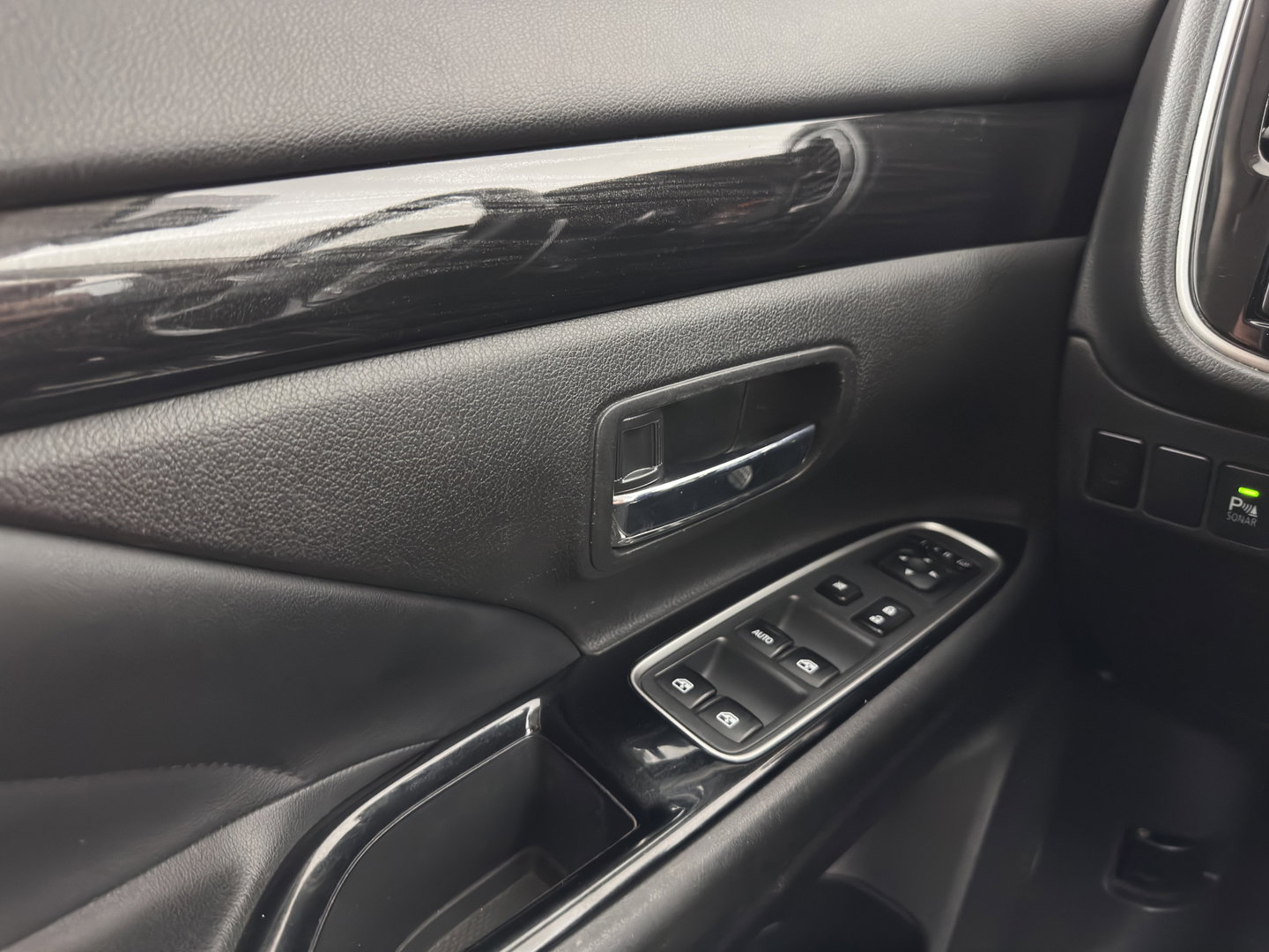 Mitsubishi Outlander 2.0 PHEV Executive Edition Aut. *LEATHER-MICROFIBRE | NAVI-FULLMAP | KEYLESS | HEATED-COMFORTSEATS | ECC | SHIFTPADDLES | PDC | CRUISE | PRIVACY-GLASS | TOWBAR | 18''ALU*