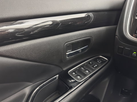 Mitsubishi Outlander 2.0 PHEV Executive Edition Aut. *LEATHER-MICROFIBRE | NAVI-FULLMAP | KEYLESS | HEATED-COMFORTSEATS | ECC | SHIFTPADDLES | PDC | CRUISE | PRIVACY-GLASS | TOWBAR | 18''ALU*