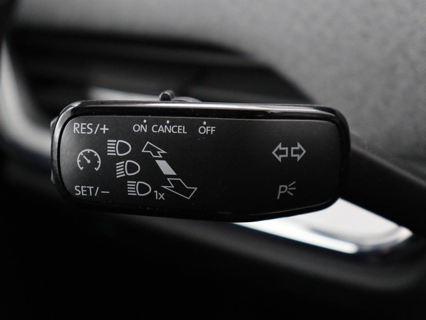 Škoda Enyaq iV 60 | SOH 92.1% | Trekhaak | Stuur/stoel verwarming | Half Leder | Cruise control | Camera | Carplay | Standkachel | Sfeerverlichting | 21''