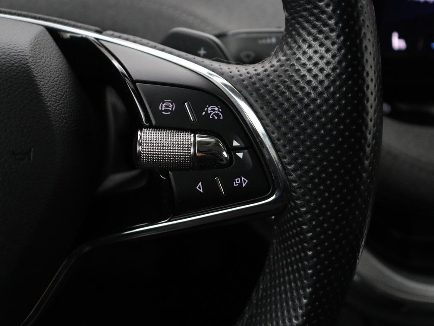 Škoda Enyaq iV 60 | SOH 92.1% | Trekhaak | Stuur/stoel verwarming | Half Leder | Cruise control | Camera | Carplay | Standkachel | Sfeerverlichting | 21''