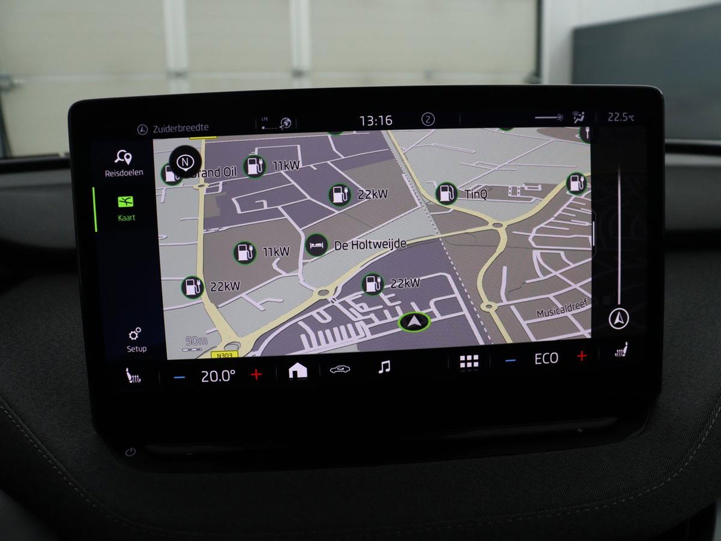 Škoda Enyaq iV 60 | SOH 92.1% | Trekhaak | Stuur/stoel verwarming | Half Leder | Cruise control | Camera | Carplay | Standkachel | Sfeerverlichting | 21''