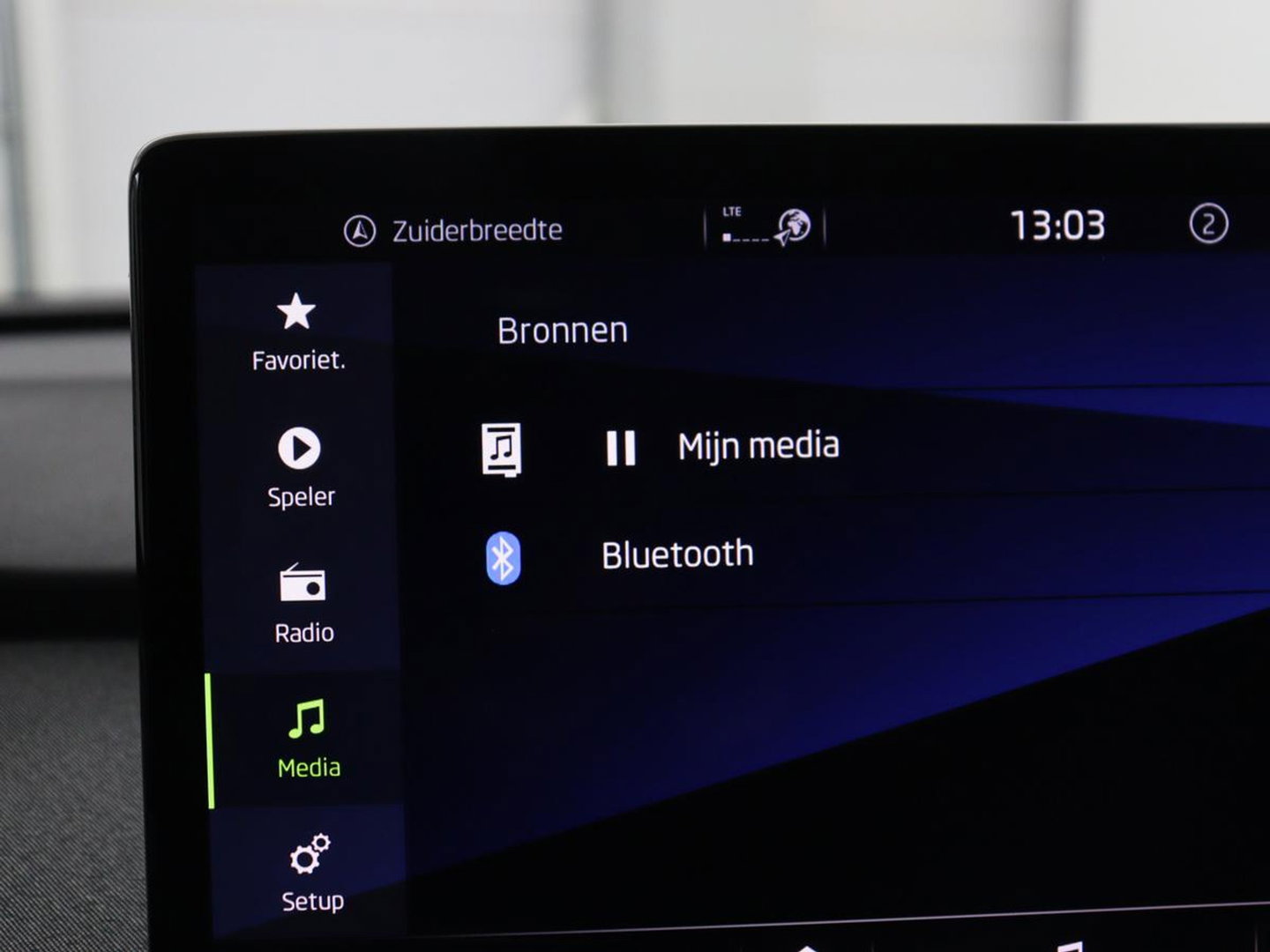Škoda Enyaq iV 60 | SOH 92.1% | Trekhaak | Stuur/stoel verwarming | Half Leder | Cruise control | Camera | Carplay | Standkachel | Sfeerverlichting | 21''
