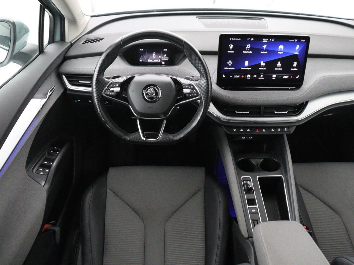 Škoda Enyaq iV 60 | SOH 92.1% | Trekhaak | Stuur/stoel verwarming | Half Leder | Cruise control | Camera | Carplay | Standkachel | Sfeerverlichting | 21''