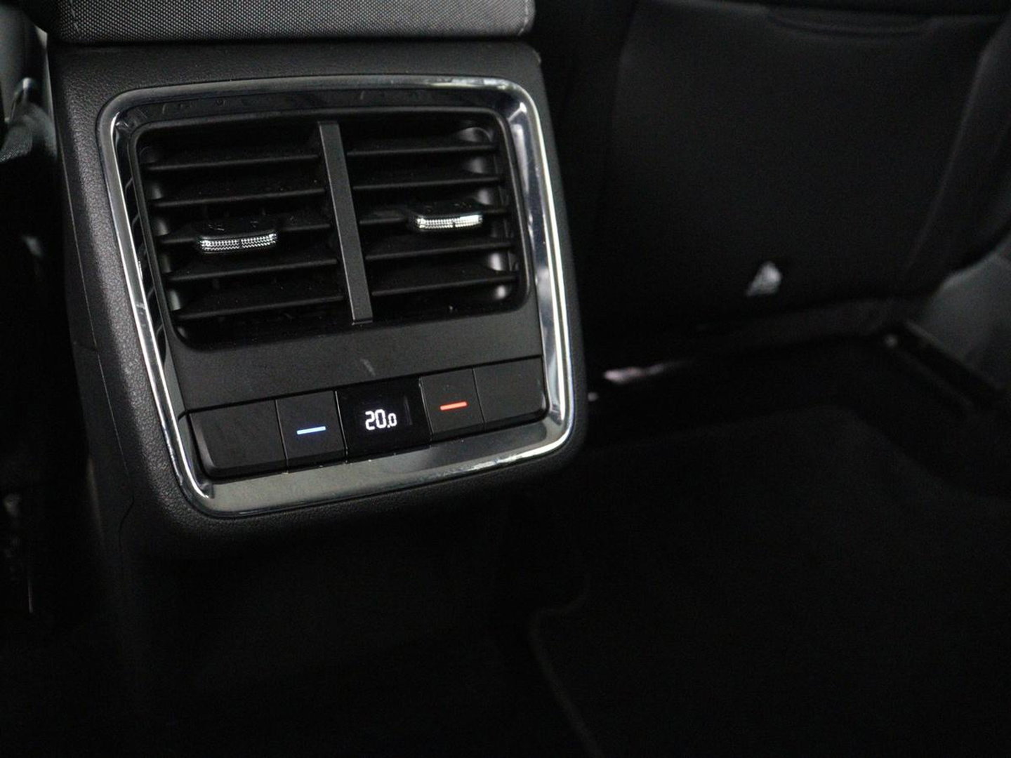 Škoda Enyaq iV 60 | SOH 92.1% | Trekhaak | Stuur/stoel verwarming | Half Leder | Cruise control | Camera | Carplay | Standkachel | Sfeerverlichting | 21''