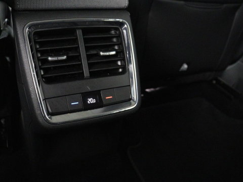 Škoda Enyaq iV 60 | SOH 92.1% | Trekhaak | Stuur/stoel verwarming | Half Leder | Cruise control | Camera | Carplay | Standkachel | Sfeerverlichting | 21''