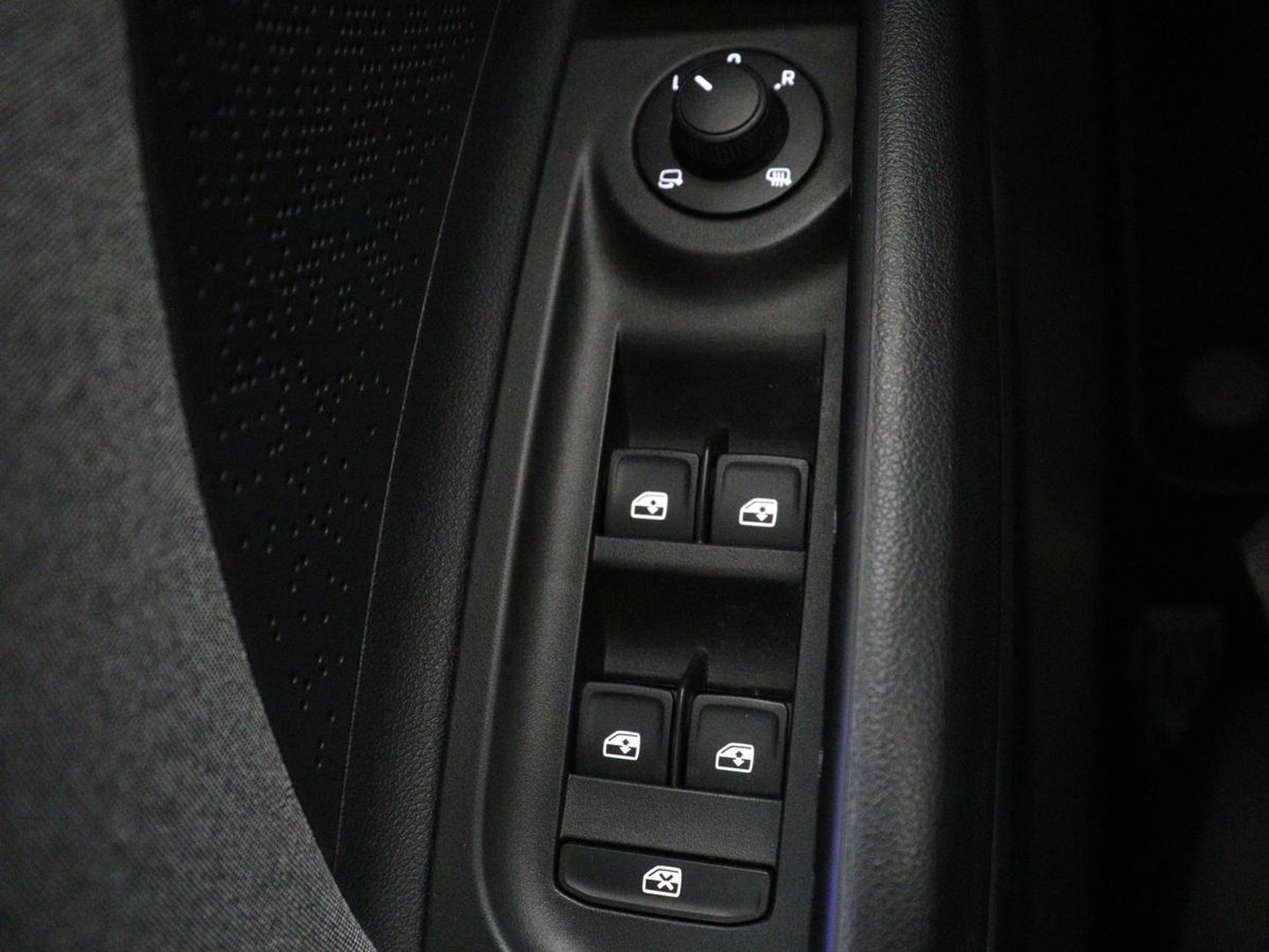 Škoda Enyaq iV 60 | SOH 92.1% | Trekhaak | Stuur/stoel verwarming | Half Leder | Cruise control | Camera | Carplay | Standkachel | Sfeerverlichting | 21''