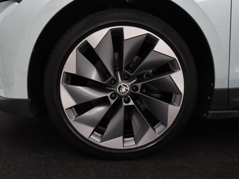 Škoda Enyaq iV 60 | SOH 92.1% | Trekhaak | Stuur/stoel verwarming | Half Leder | Cruise control | Camera | Carplay | Standkachel | Sfeerverlichting | 21''