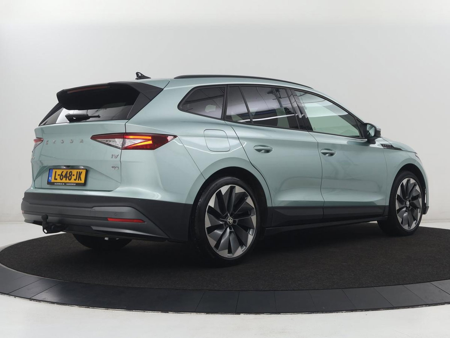 Škoda Enyaq iV 60 | SOH 92.1% | Trekhaak | Stuur/stoel verwarming | Half Leder | Cruise control | Camera | Carplay | Standkachel | Sfeerverlichting | 21''