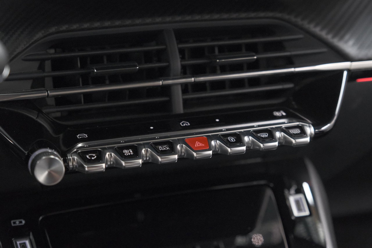 Peugeot e-2008