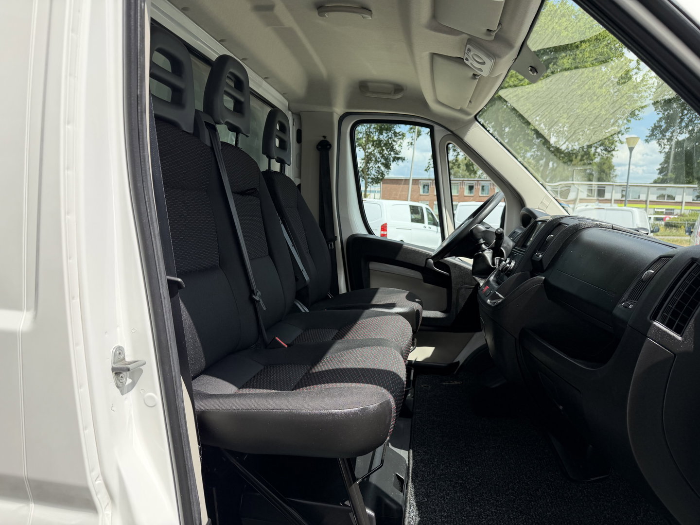 Citroën Jumper 35 2.2 HDI L3 bakwagen met laadklep / vaste prijs rijklaar € 15.950 ex btw / airco / lease vanaf € 296 / cruise control / bijrijdersbank / Parrot radio met usb en achteruit rijcamera !