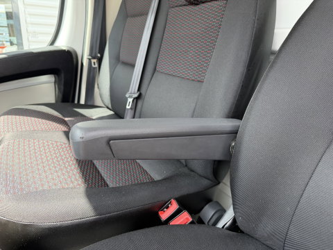 Citroën Jumper 35 2.2 HDI L3 bakwagen met laadklep / vaste prijs rijklaar € 15.950 ex btw / airco / lease vanaf € 296 / cruise control / bijrijdersbank / Parrot radio met usb en achteruit rijcamera !