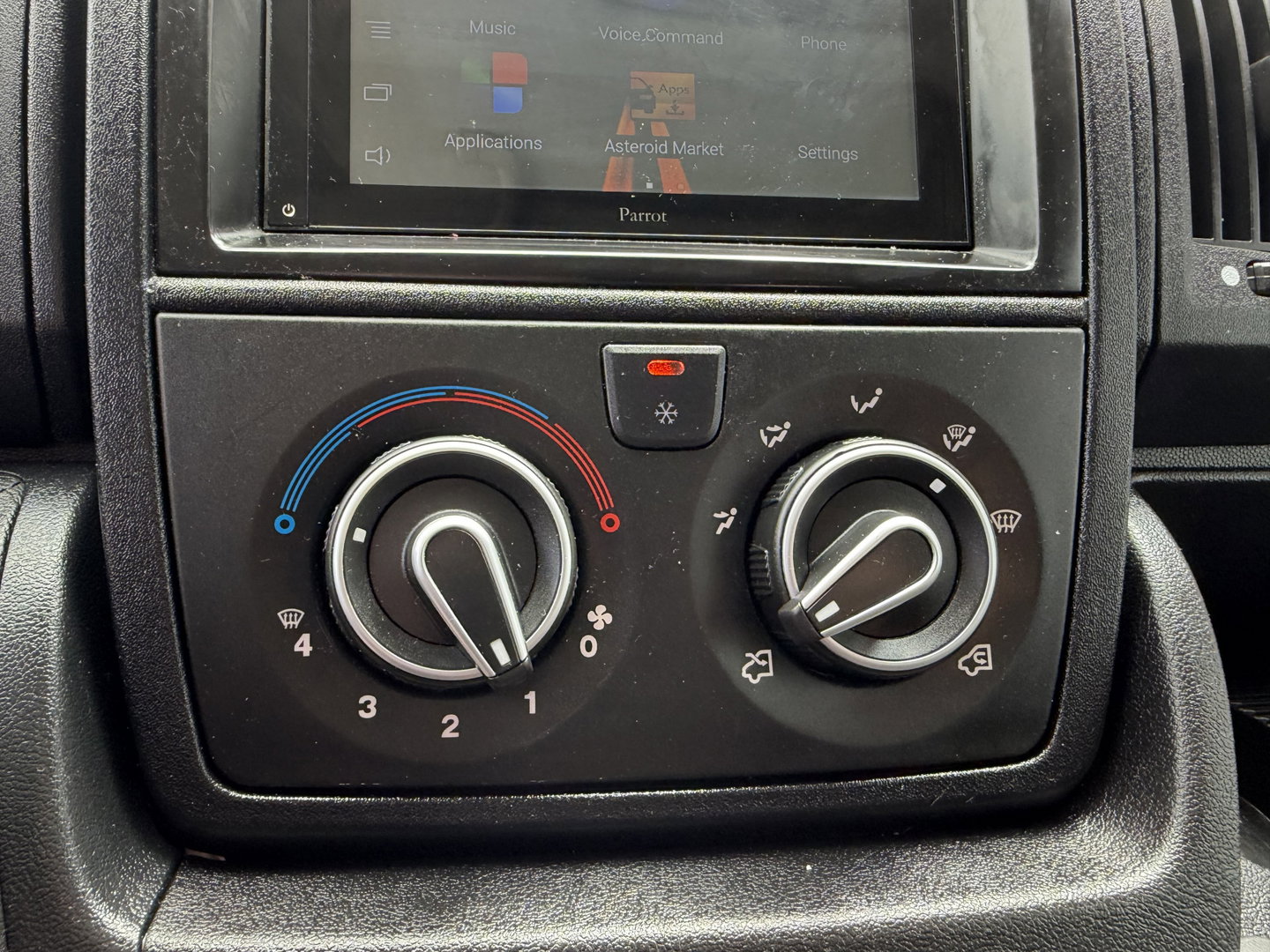 Citroën Jumper 35 2.2 HDI L3 bakwagen met laadklep / vaste prijs rijklaar € 15.950 ex btw / airco / lease vanaf € 296 / cruise control / bijrijdersbank / Parrot radio met usb en achteruit rijcamera !