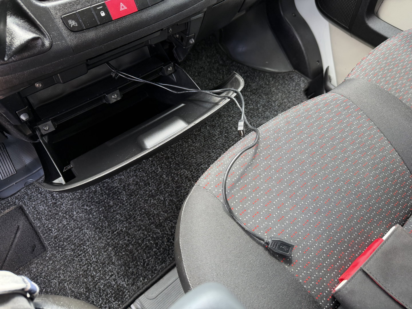 Citroën Jumper 35 2.2 HDI L3 bakwagen met laadklep / vaste prijs rijklaar € 15.950 ex btw / airco / lease vanaf € 296 / cruise control / bijrijdersbank / Parrot radio met usb en achteruit rijcamera !