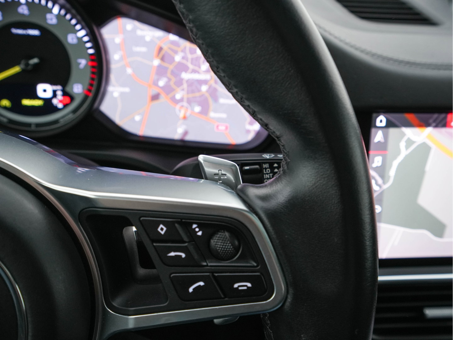Porsche Cayenne 3.0 E-Hybrid (Plug-in) (INCL.BTW) *PANO | HEAD-UP | LEATHER | ADAPTIVE-CRUISE | FULL-LED | TOP-VIEW | BOSE-SOUND | MEMORY-PACK | SPORT-CHRONO | HEATED-COMFORTSEATS | KEYLESS | NAVI-FULLMAP | PRIVACY-GLASS |  22''AL
