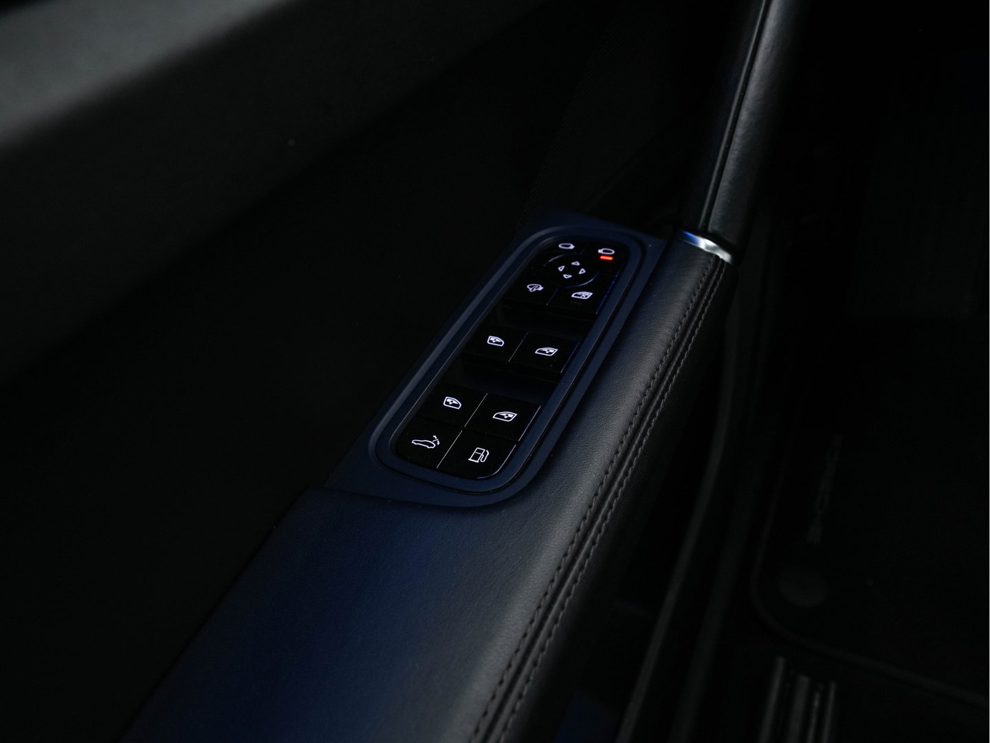 Porsche Cayenne 3.0 E-Hybrid (Plug-in) (INCL.BTW) *PANO | HEAD-UP | LEATHER | ADAPTIVE-CRUISE | FULL-LED | TOP-VIEW | BOSE-SOUND | MEMORY-PACK | SPORT-CHRONO | HEATED-COMFORTSEATS | KEYLESS | NAVI-FULLMAP | PRIVACY-GLASS |  22''AL