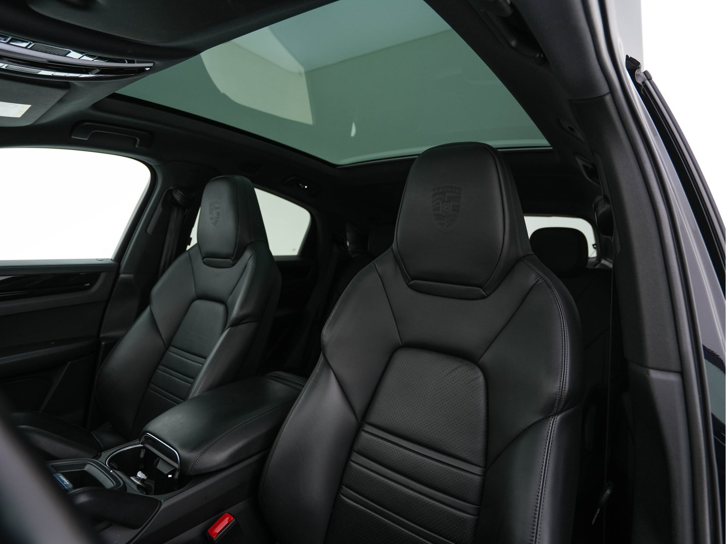 Porsche Cayenne 3.0 E-Hybrid (Plug-in) (INCL.BTW) *PANO | HEAD-UP | LEATHER | ADAPTIVE-CRUISE | FULL-LED | TOP-VIEW | BOSE-SOUND | MEMORY-PACK | SPORT-CHRONO | HEATED-COMFORTSEATS | KEYLESS | NAVI-FULLMAP | PRIVACY-GLASS |  22''AL