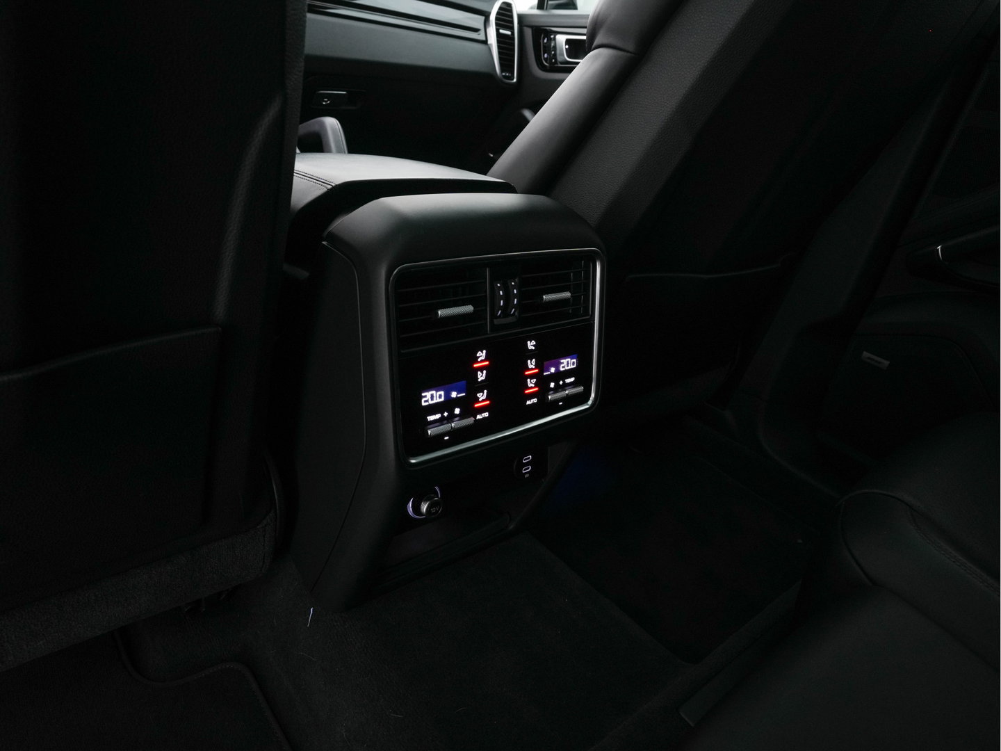Porsche Cayenne 3.0 E-Hybrid (Plug-in) (INCL.BTW) *PANO | HEAD-UP | LEATHER | ADAPTIVE-CRUISE | FULL-LED | TOP-VIEW | BOSE-SOUND | MEMORY-PACK | SPORT-CHRONO | HEATED-COMFORTSEATS | KEYLESS | NAVI-FULLMAP | PRIVACY-GLASS |  22''AL