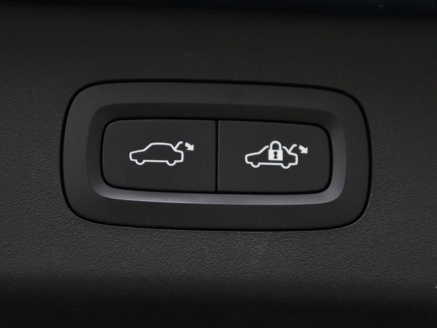 Lynk & Co 01 1.5 | SOH 97.3% |Panoramadak | 360 camera | Memory | SOH 97.3% |Panoramadak | 360 camera | Memory | Adaptive cruise | Stoelverwarming | Carplay | Climate control | Dodehoek detectie | Infinity sound |