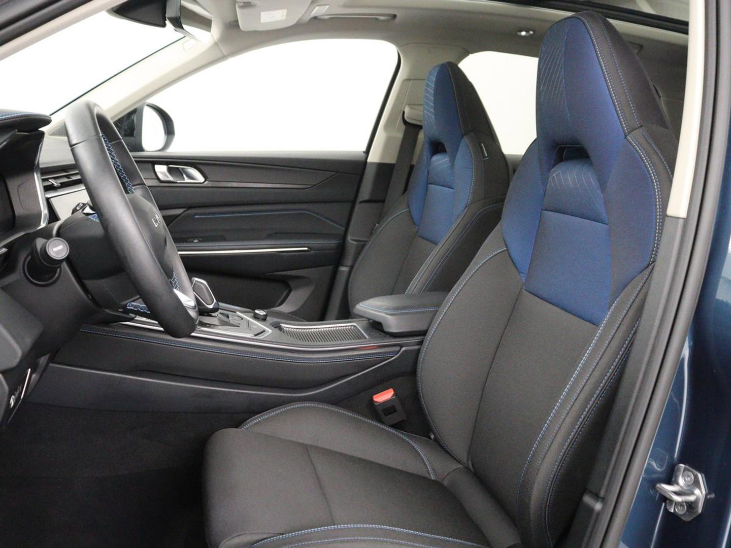 Lynk & Co 01 1.5 | SOH 97.3% |Panoramadak | 360 camera | Memory | SOH 97.3% |Panoramadak | 360 camera | Memory | Adaptive cruise | Stoelverwarming | Carplay | Climate control | Dodehoek detectie | Infinity sound |