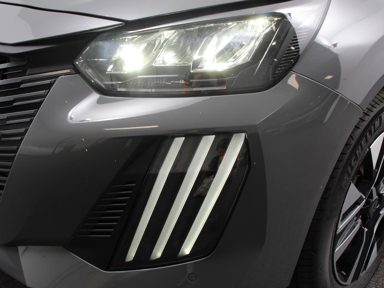 Peugeot e-208