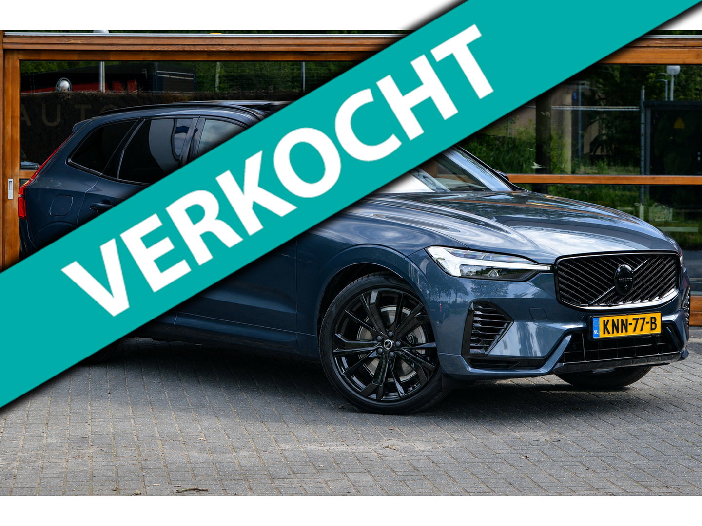 Volvo XC60 T8 Hybride AWD Ultra Black Edition | Luchtvering | Head-Up Display | Trekhaak | Harman/Kardon |