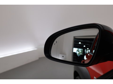 Hyundai KONA EV Premium 64 kWh | Rijklaar ! |SOH 96.6% | Warmtepomp | HUD | Krell | Adapt. Cruise | Camera | Stoel- Stuurverw. | Keyless | Leder