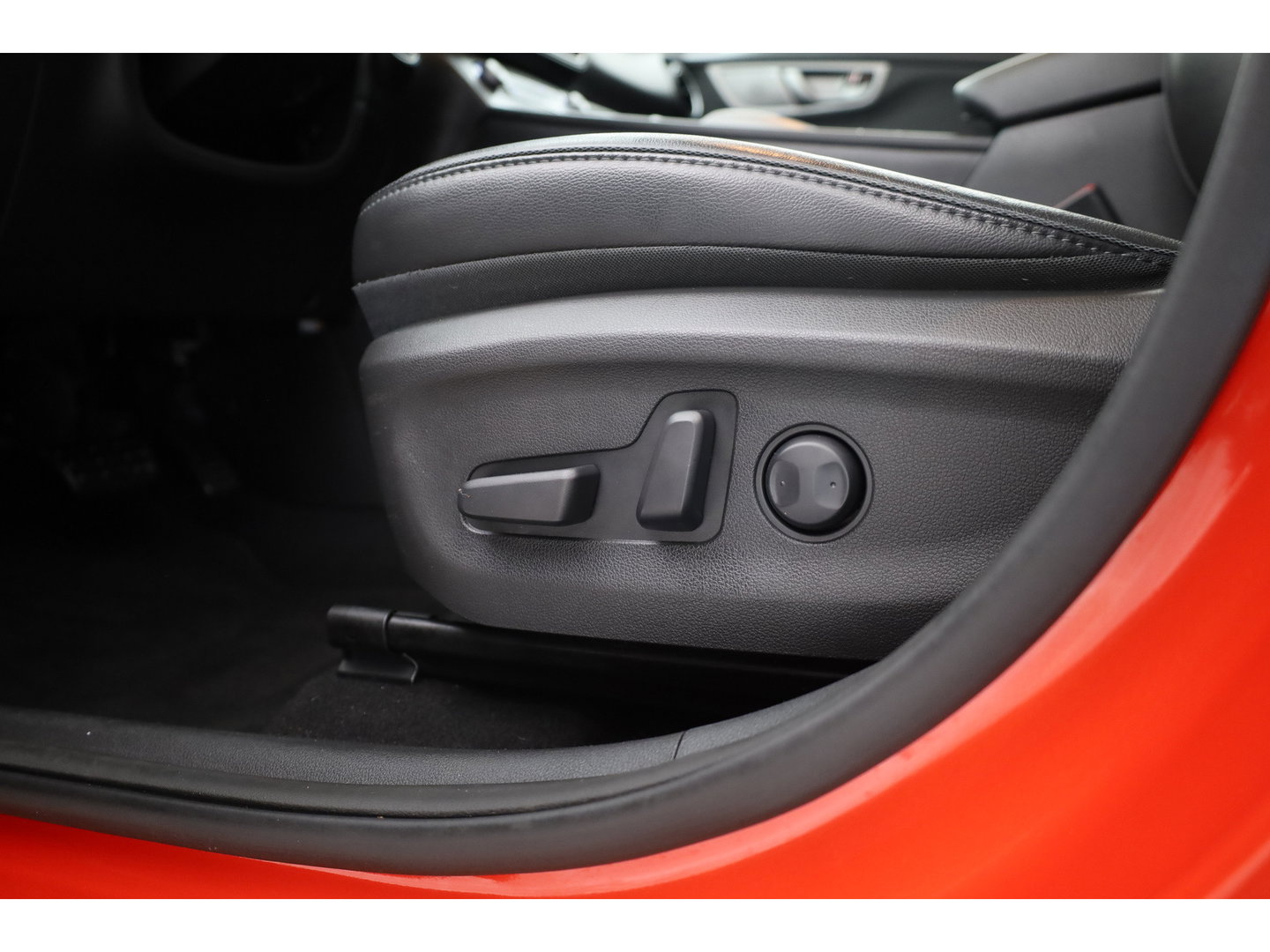 Hyundai KONA EV Premium 64 kWh | Rijklaar ! |SOH 96.6% | Warmtepomp | HUD | Krell | Adapt. Cruise | Camera | Stoel- Stuurverw. | Keyless | Leder