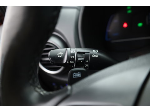 Hyundai KONA EV Premium 64 kWh | Rijklaar ! |SOH 96.6% | Warmtepomp | HUD | Krell | Adapt. Cruise | Camera | Stoel- Stuurverw. | Keyless | Leder